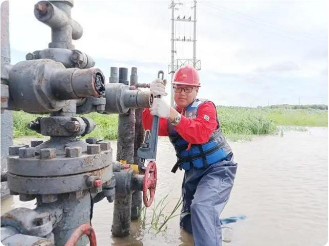 險(xiǎn)不除、人不休，水不降、人不退！大慶油田朝陽(yáng)溝油田全力迎戰(zhàn)防汛“大考”